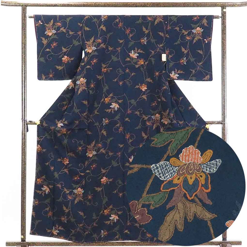 【在庫処分】リサイクル着物 小紋正絹紺地花柄袷小紋着物未着用品 レディース 秋冬春用 シルク ネイビー 裄Mサイズ身丈160cm 裄63cm 前幅22.5cm 後幅28.5cm 袖丈47cm【ランクS】