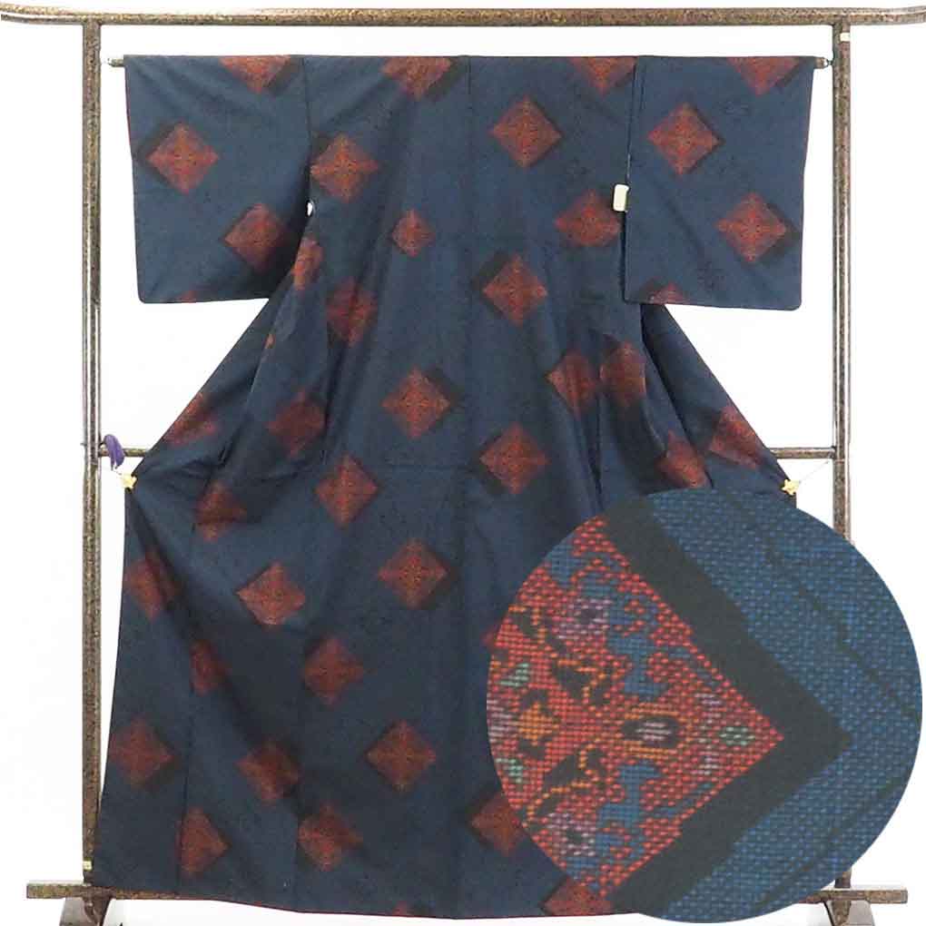 リサイクル着物 紬正絹黒地紺絣袷大島紬着物 レディース 秋冬春用 シルク ネイビー 裄Mサイズ トールサイズ身丈165cm 裄64cm 前幅22.5cm 後幅30cm 袖丈49cm【ランクA】