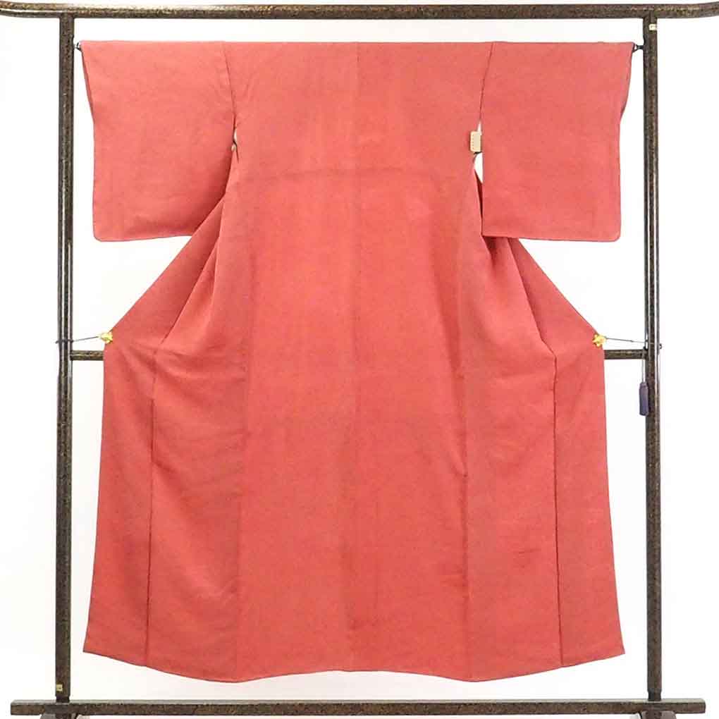 リサイクル着物 色無地正絹ピンク地袷色無地 レディース 秋冬春用 シルク ピンク 裄Mサイズ身丈155cm 裄66cm 前幅22.5cm 後幅28.5cm 袖丈49cm【ランクA】