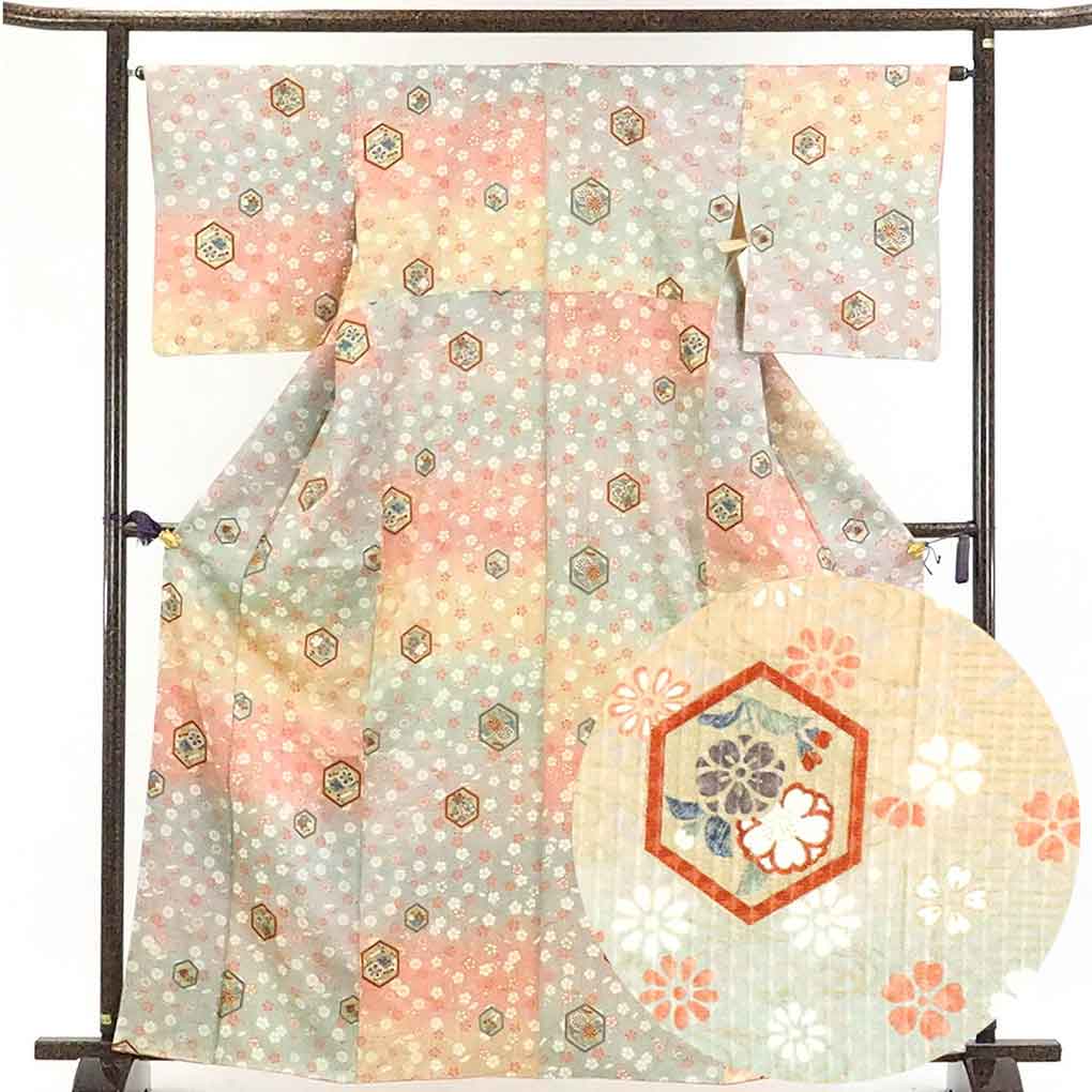 リサイクル着物 小紋正絹ピンクぼかし花柄袷小紋着物 レディース 秋冬春用 シルク ピンク 裄Mサイズ トールサイズ身丈166cm 裄65cm 前幅24cm 後幅30cm 袖丈48cm【ランクA】