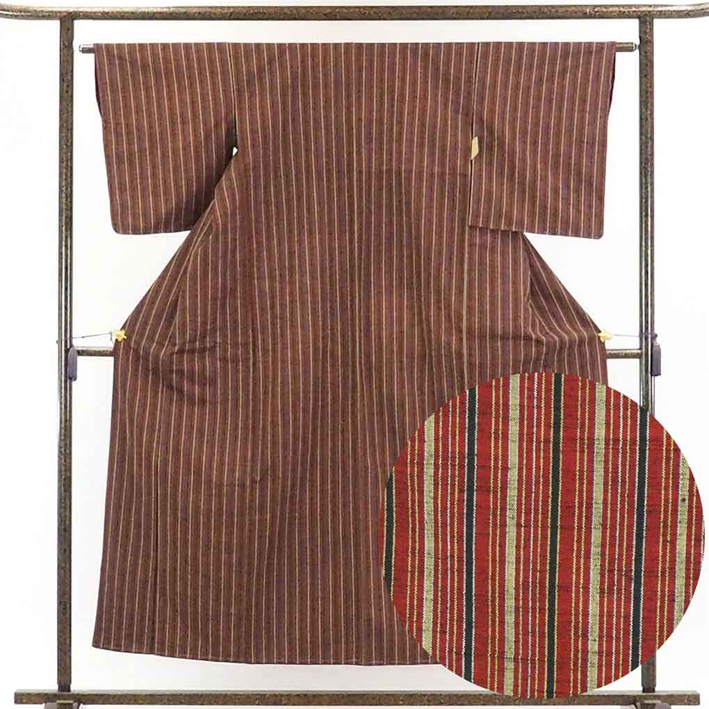 リサイクル着物 紬正絹赤地先染縦縞袷紬着物未使用品 レディース 秋冬春用 シルク レッド 裄Mサイズ身丈153cm 裄63cm 前幅23cm 後幅29.5cm 袖丈49cm【ランクS】