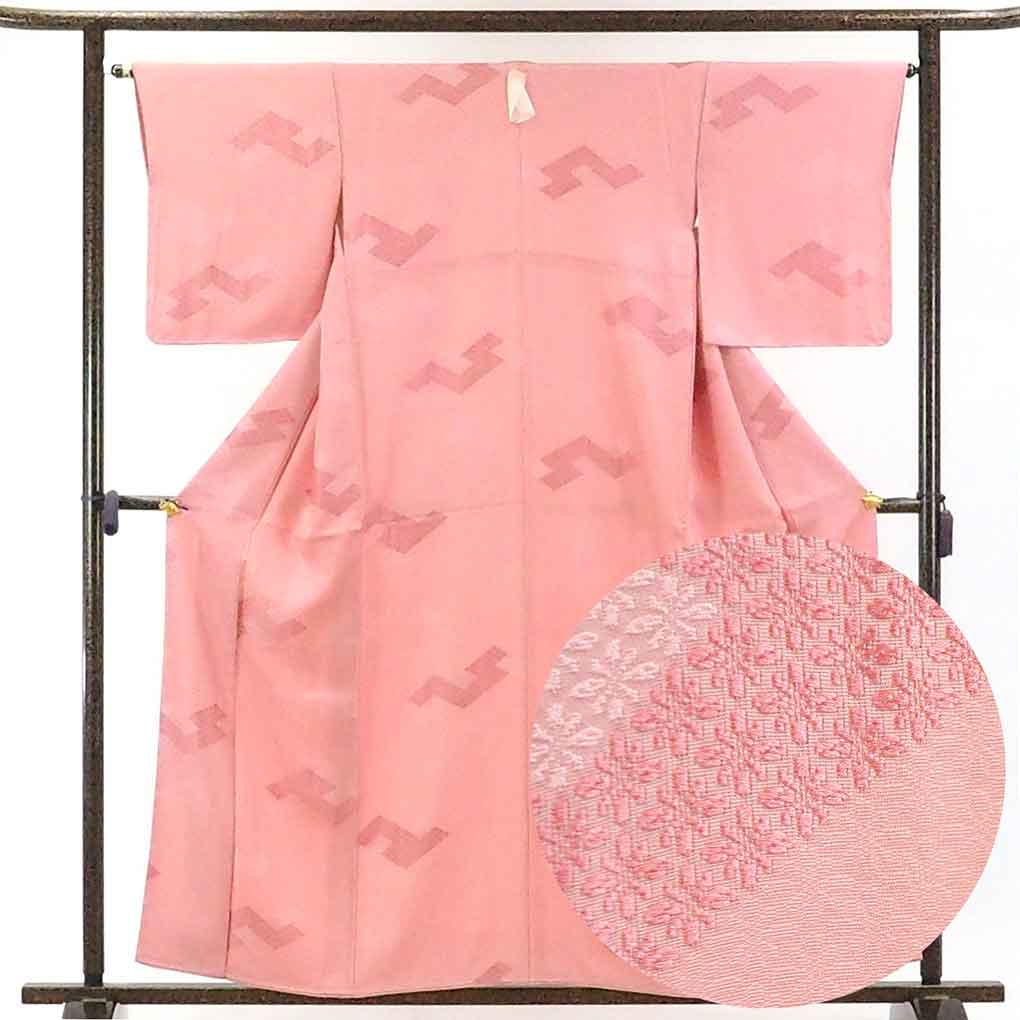リサイクル着物 色無地正絹ピンク地五三の桐紋入袷色無地 レディース 秋冬春用 シルク ピンク 裄Mサイズ身丈160cm 裄64cm 前幅22.5cm 後幅30cm 袖丈48cm【ランクS】