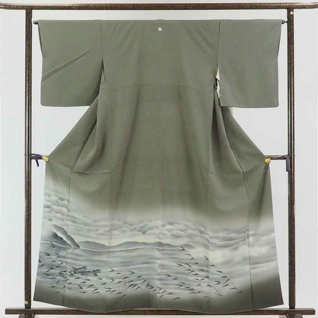 リサイクル着物 色留袖正絹グリーン地一つ紋入袷色留袖 レディース 秋冬春用 シルク グリーン 裄Mサイズ身丈160cm 裄65cm 前幅24cm 後幅30cm 袖丈49cm【ランクA】