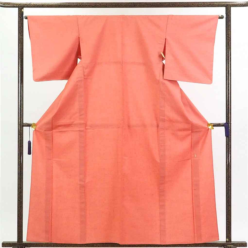 リサイクル 色無地 ピンク 紬生地 単衣 片喰紋 正絹 着物 レディース 初夏・初秋用 シルク ピンク 裄Mサイズ身丈161cm 裄64cm 前幅25cm 後幅28.5cm 袖丈49cm【ランクA】
