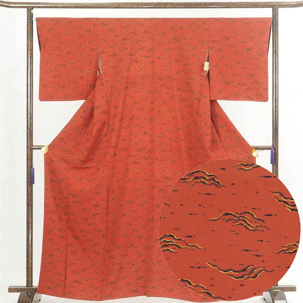 リサイクル着物 小紋 赤茶地 連続模様 袷 正絹 着物 レディース 秋冬春用 シルク レッド 裄Lサイズ リユース身丈165cm 裄67cm 前幅24cm 後幅28cm 袖丈49cm【ランクA】