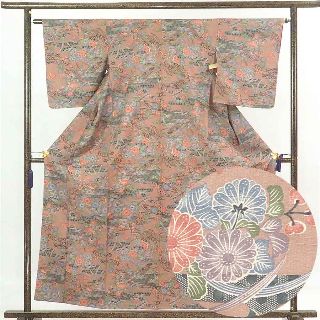 リサイクル着物 紬 茶ローズ地 紅型調 袷 正絹 着物 未使用品  