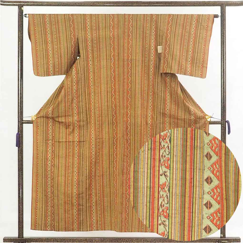 リサイクル着物 紬 茶色地 縦縞 単衣 正絹 着物 レディース 初夏・初秋用 シルク ブラウン 裄Mサイズ リユース身丈156cm 裄64cm 前幅23cm 後幅30cm 袖丈47cm【ランクA】