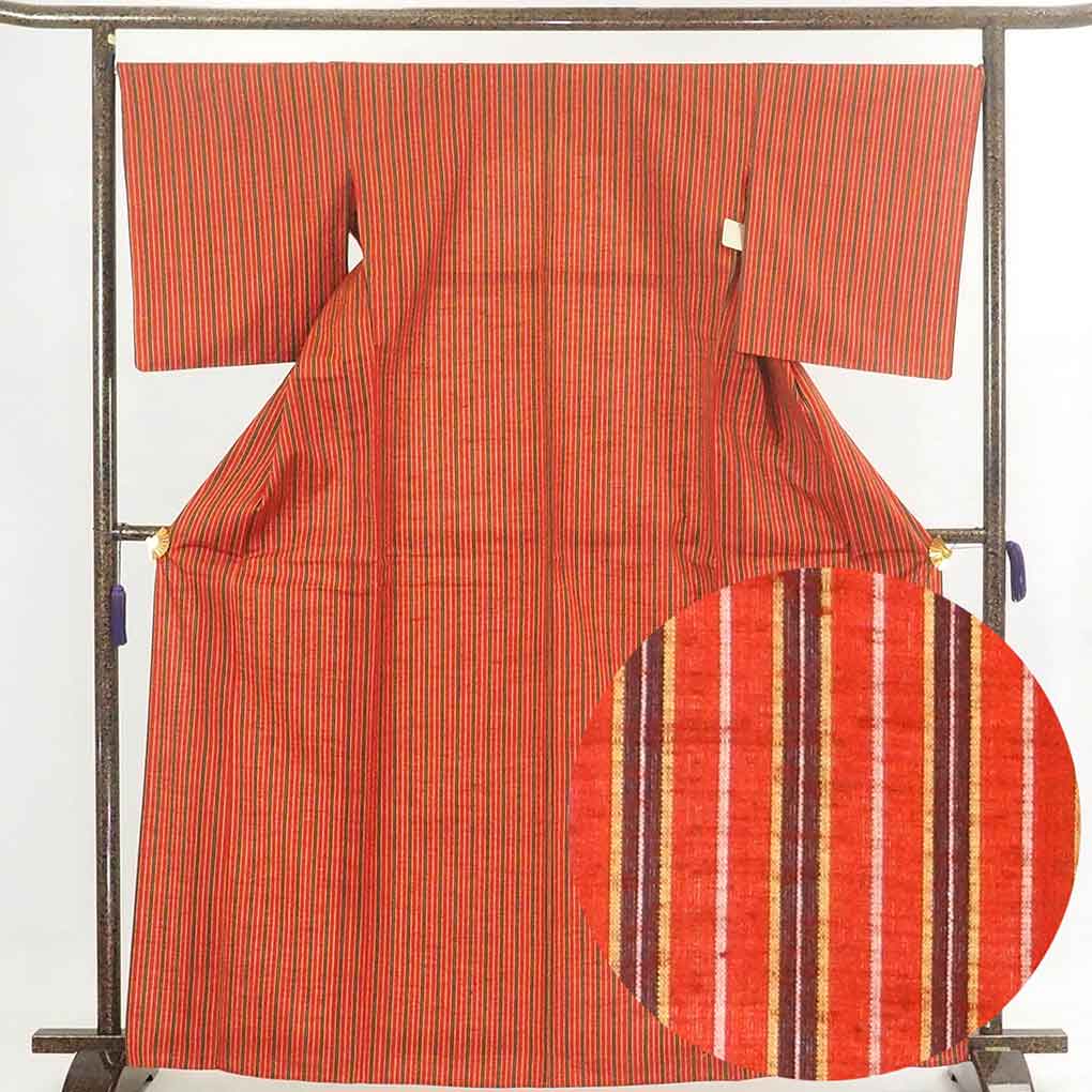 リサイクル着物 紬 朱赤地 縦縞柄 単衣 正絹 着物 レディース 初夏・初秋用 シルク レッド 裄Lサイズ トールサイズ リユース身丈167cm 裄68cm 前幅24cm 後幅30cm 袖丈51cm【ランクA】