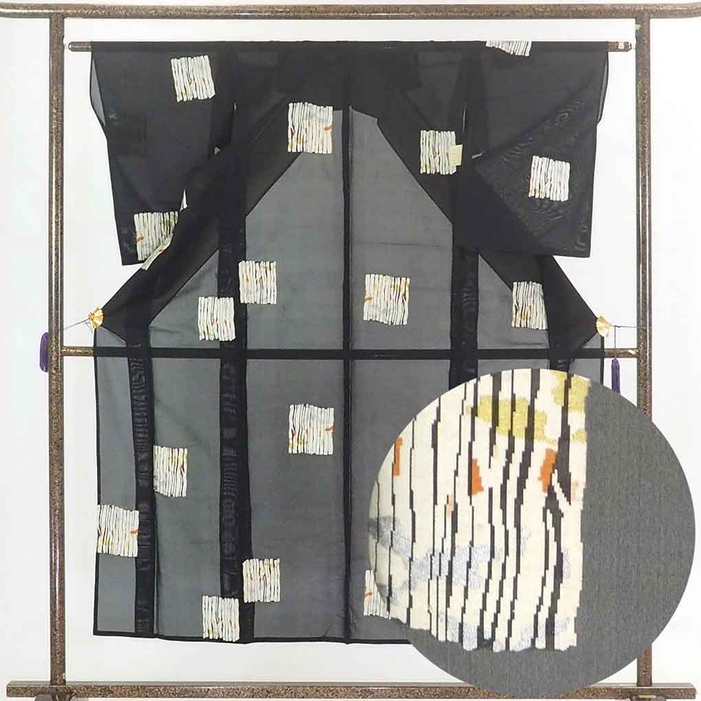 リサイクル着物 小紋 黒地 連続模様 夏物紗 正絹 着物 レディース 夏用 シルク ブラック 裄Sサイズ リユース身丈152cm 裄62cm 前幅23cm 後幅28cm 袖丈56cm【ランクB】