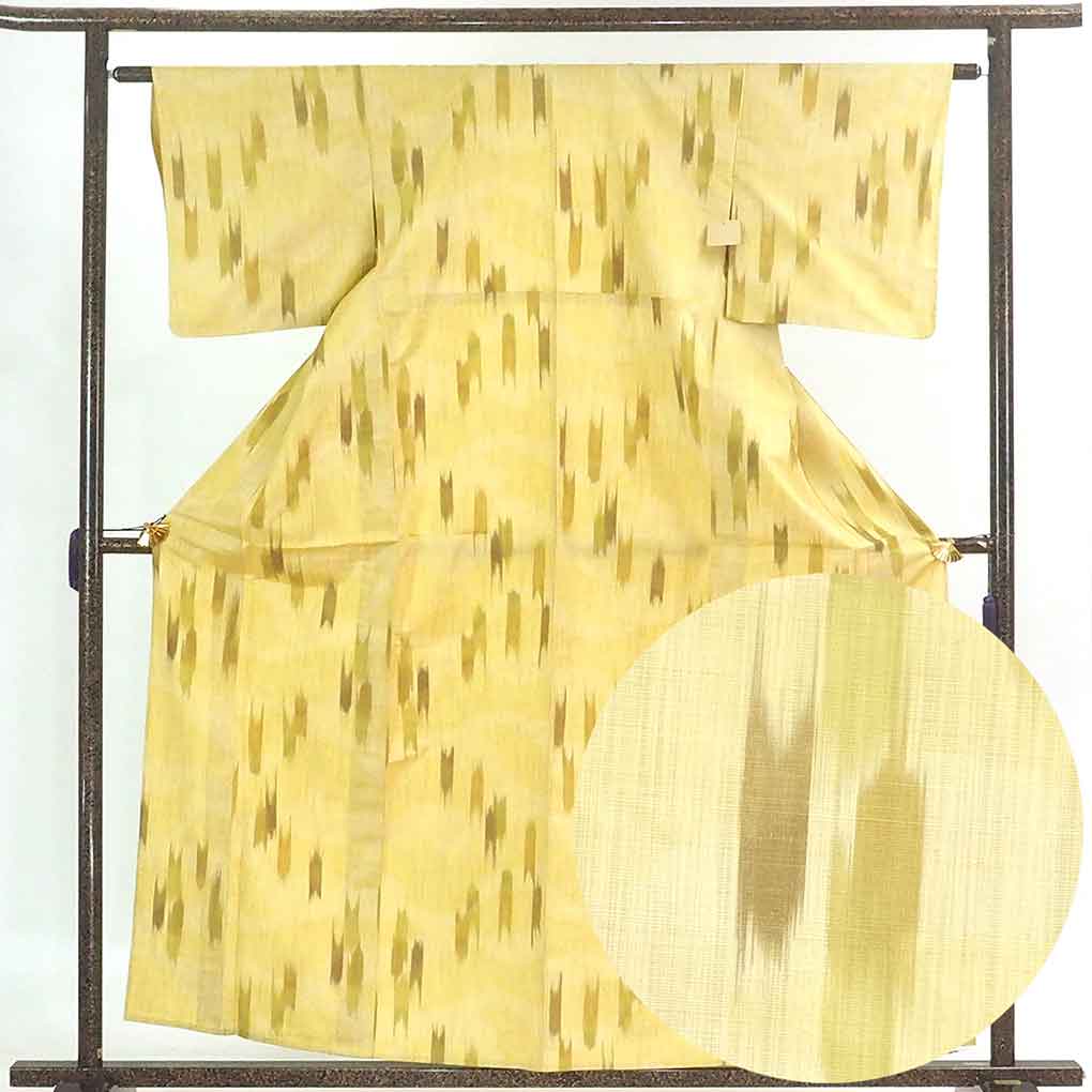 リサイクル着物 紬 黄色地 矢絣模様 単衣 正絹 着物 レディース 初夏・初秋用 シルク イエロー 裄Sサイズ リユース身丈160cm 裄62cm 前幅24cm 後幅28.5cm 袖丈45cm【ランクA】