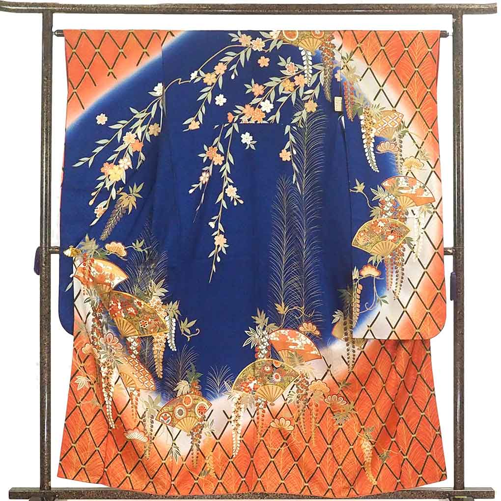 リサイクル着物 振袖 紺地 花柄 ぼかし 袷 正絹 着物 レディース 秋冬春用 シルク ネイビー 裄Mサイズ リユース身丈160cm 裄63cm 前幅24cm 後幅29cm 袖丈105cm【ランクA】