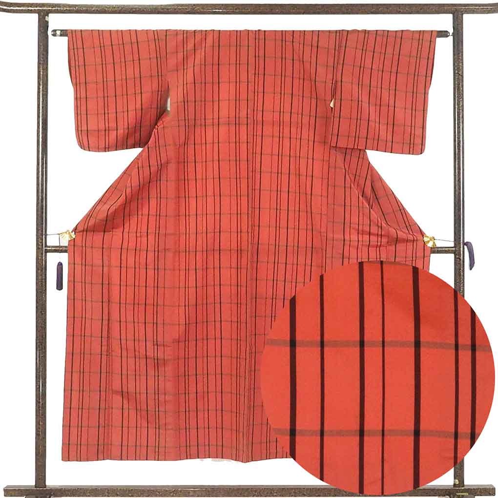 リサイクル 紬アンサンブル 羽織丈75cm 身丈153cm 裄63cm 前幅22.5cm 後幅29cm 袖丈45cm 袖幅32.5cm レディース 袷 格子 裄Mサイズ 秋冬春用 正絹（シルク） レッド やや難 リサイクル リメイク リユース【ランクB】