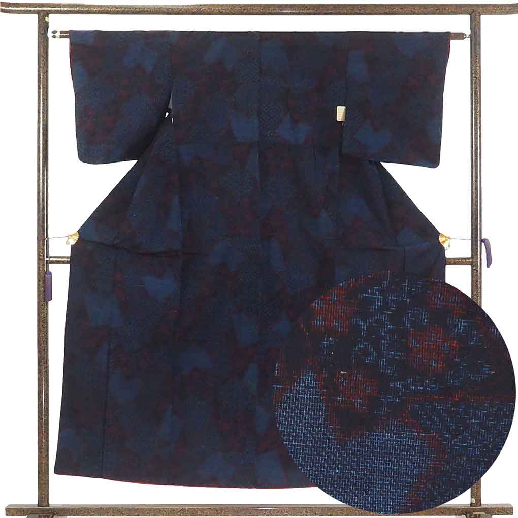 リサイクル 紬 着物 身丈153cm 裄61cm 前幅22.5cm 後幅28.5cm 袖丈47cm 袖幅32cm レディース 袷 絣模様 裄Sサイズ 秋冬春用 正絹（シルク） ネイビー 美品 リサイクル リメイク リユース【ランクA】