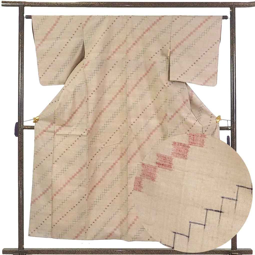 紬 リサイクル着物 身丈155cm 裄63cm 前幅23cm 後幅30cm 袖丈49cm 袖幅32.5cm レディース 袷 連続模様 裄Mサイズ 秋冬春用 正絹（シルク）ブラウン 未使用品 リメイク リユース【ランクS】