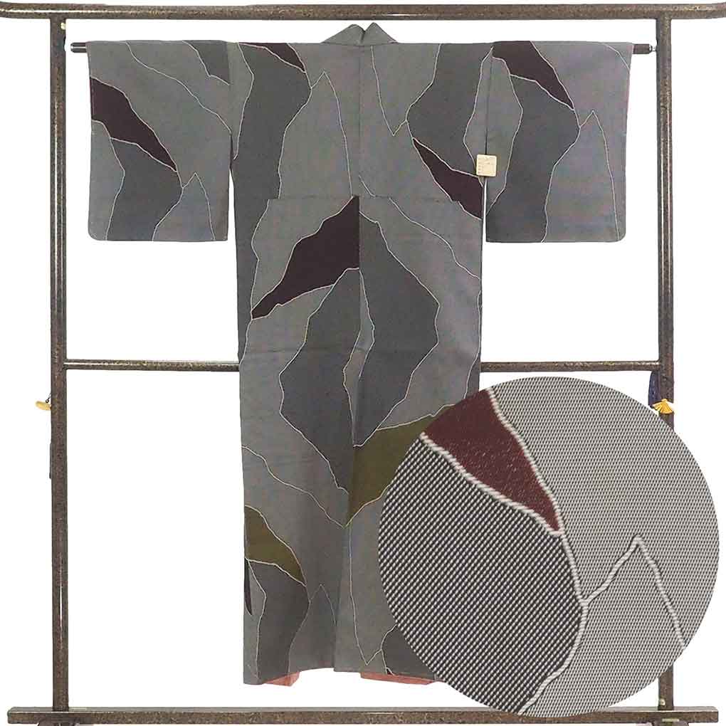 御召し リサイクル着物 身丈146cm 裄63cm 前幅24cm 後幅28cm 袖丈47cm 袖幅32cm レディース 袷 抽象柄 裄Mサイズ 秋冬春用 正絹（シルク）グレー 未使用品 リメイク リユース【ランクS】