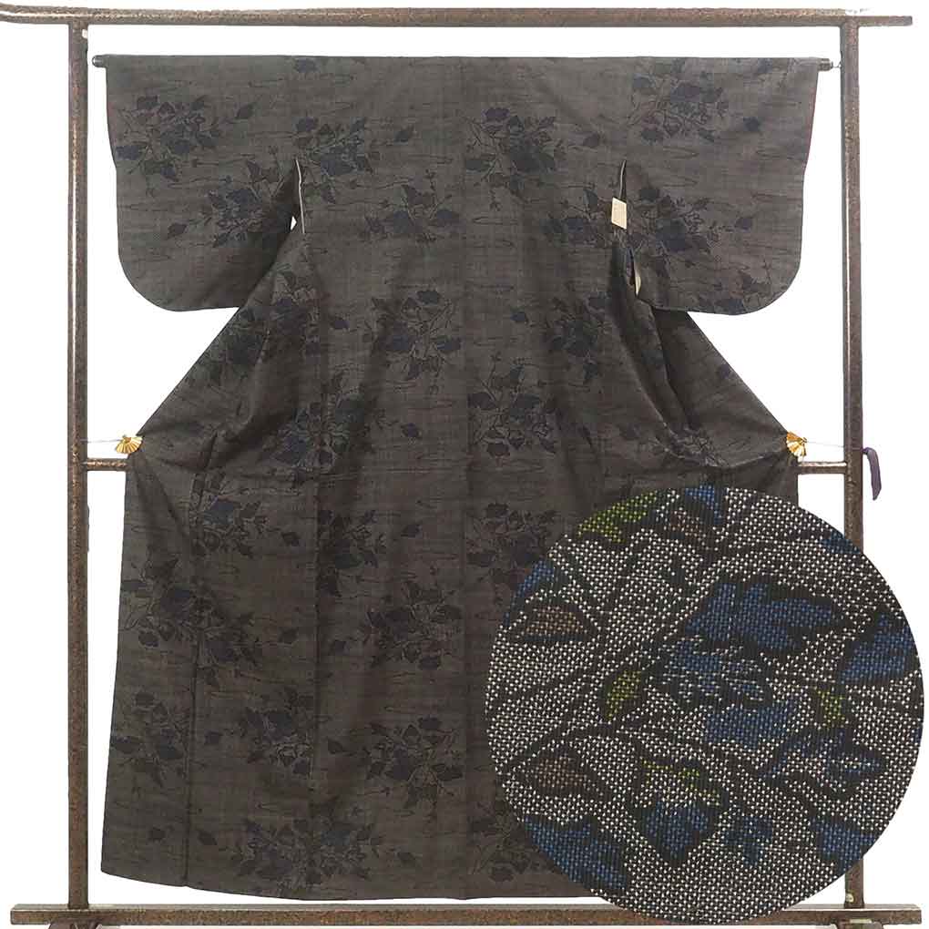 紬 リサイクル着物 身丈158cm 裄65cm 前幅23cm 後幅29cm 袖丈49cm 袖幅33cm レディース 袷 植物 裄Mサイズ 秋冬春用 正絹（シルク）ブラック やや難 大島紬 リメイク リユース【ランクB】