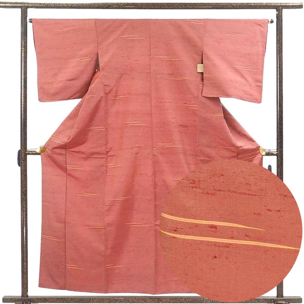 紬 リサイクル着物 身丈158cm 裄64cm 前幅22.5cm 後幅28cm 袖丈49cm 袖幅34cm レディース 袷 横段柄 裄Mサイズ 秋冬春用 正絹（シルク）ピンク 美品 リメイク リユース【ランクA】