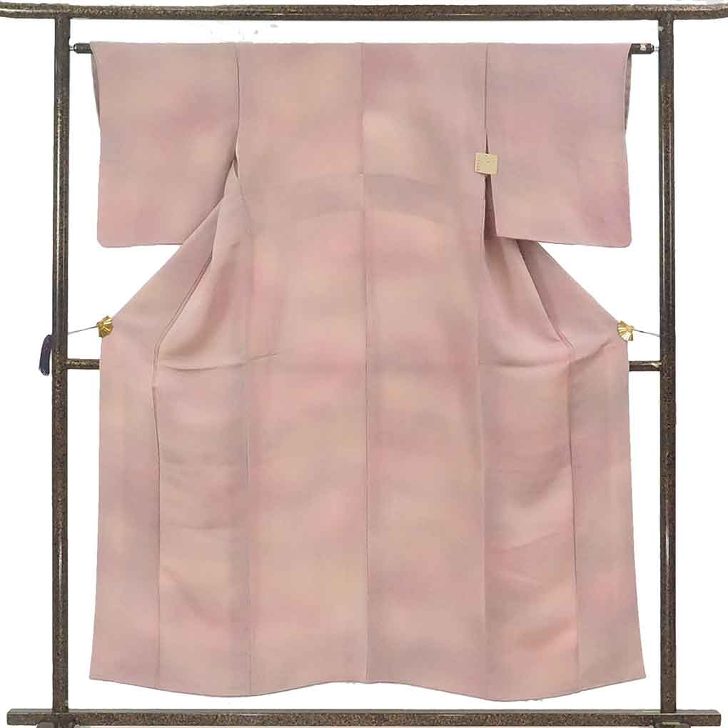 色無地 リサイクル着物 身丈155cm 裄62cm 前幅22.5cm 後幅30cm 袖丈48cm 袖幅32.5cm レディース 袷 ぼかし 裄Sサイズ 秋冬春用 正絹（シルク）ピンク 美品 リメイク リユース【ランクA】