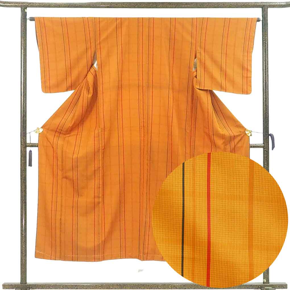 紬 リサイクル着物 身丈147cm 裄64cm 前幅24cm 後幅29cm 袖丈46cm 袖幅32.5cm レディース 袷 縞 裄Mサイズ 秋冬春用 正絹（シルク）オレンジ やや難 リメイク リユース【ランクB】