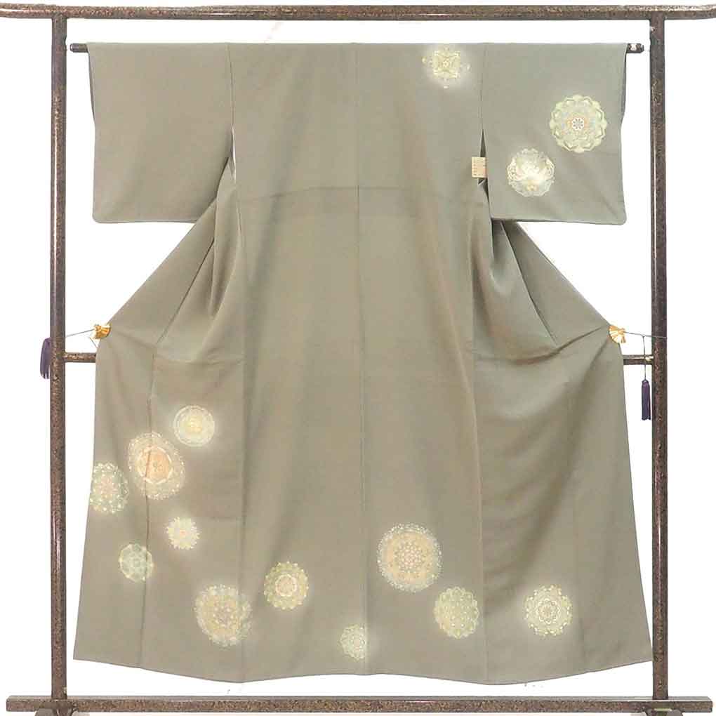 訪問着 リサイクル着物 身丈155cm 裄63cm 前幅24cm 後幅30cm 袖丈45cm 袖幅32.5cm レディース 袷 正倉院文様 裄Mサイズ 秋冬春用 正絹（シルク）グレー やや難 リメイク リユース【ランクB】
