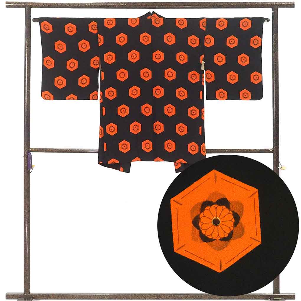 羽織 リサイクル着物 羽織丈83cm 裄64cm 袖丈47cm 袖幅33cm レディース 袷 亀甲 裄Mサイズ 秋冬春用 正絹（シルク）ブラック 美品 リメイク リユース【ランクA】