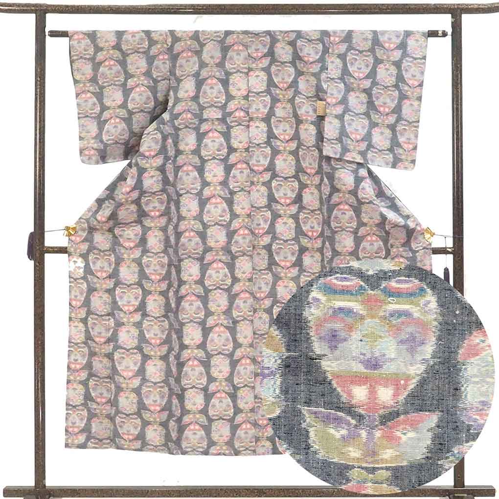 紬 リサイクル着物 身丈150cm 裄61cm 前幅22cm 後幅28cm 袖丈49cm 袖幅32.5cm レディース 単衣 遠州椿 裄Sサイズ 初夏・初秋用 正絹（シルク）グレー 未使用品 リメイク リユース【ランクS】
