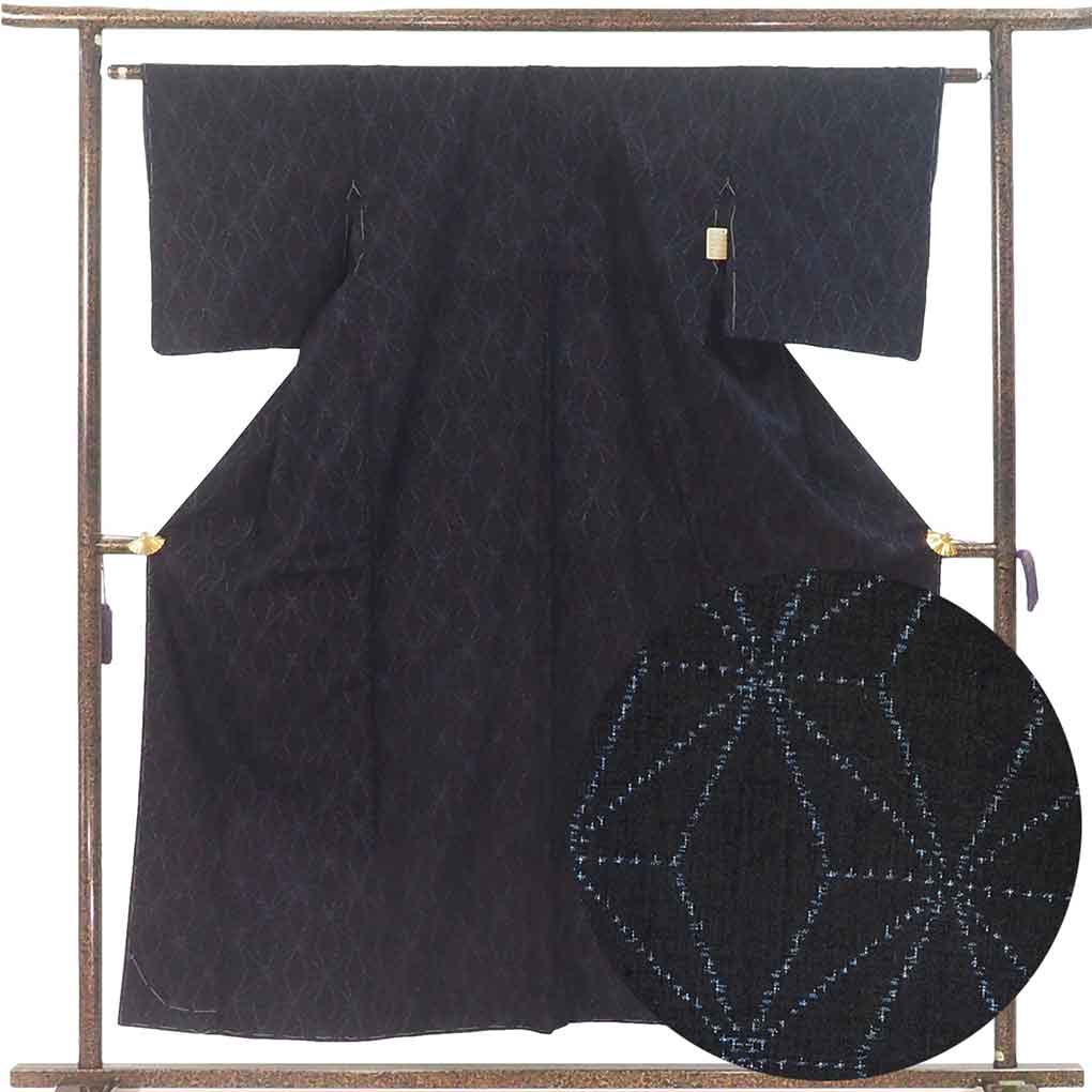 紬 リサイクル着物 身丈155cm 裄62cm 前幅23cm 後幅30cm 袖丈47cm 袖幅32cm レディース 袷 麻の葉 裄Sサイズ 秋冬春用 正絹（シルク）ネイビー 未使用品 リメイク リユース【ランクS】