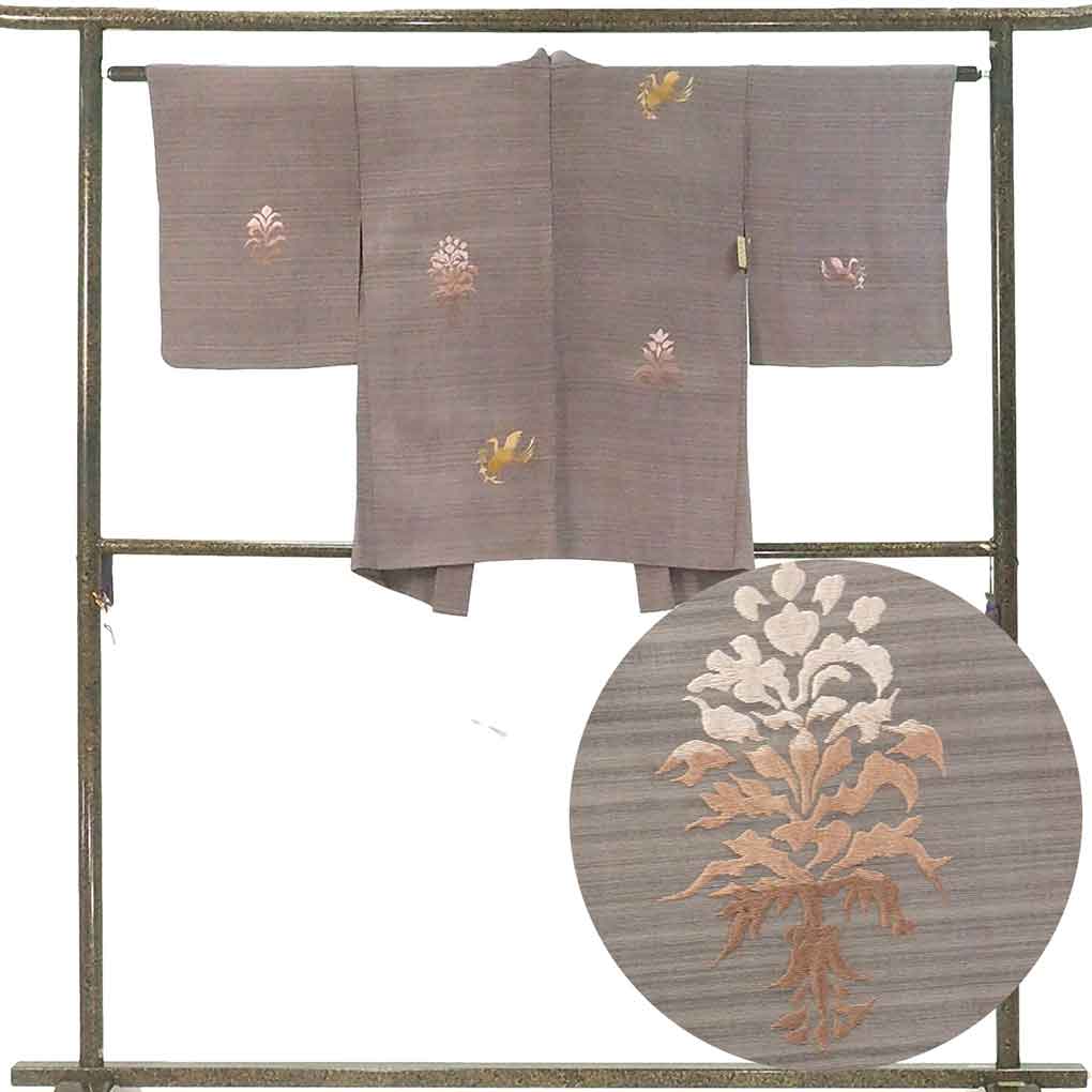 羽織 リサイクル着物 羽織丈78cm 裄62cm 袖丈47cm 袖幅31cm レディース 袷 刺繍 裄Sサイズ 秋冬春用 正絹（シルク）パープル やや難 リメイク リユース【ランクB】