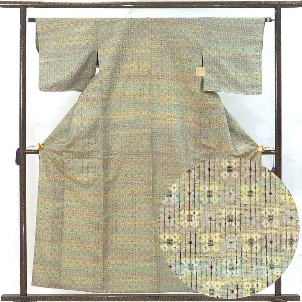 紬 リサイクル着物 身丈158cm 裄63cm 前幅24cm 後幅30cm 袖丈45cm 袖幅32cm レディース 単衣 連続模様 裄Mサイズ 初夏・初秋用 正絹（シルク）グリーン 美品 リメイク リユース【ランクA】