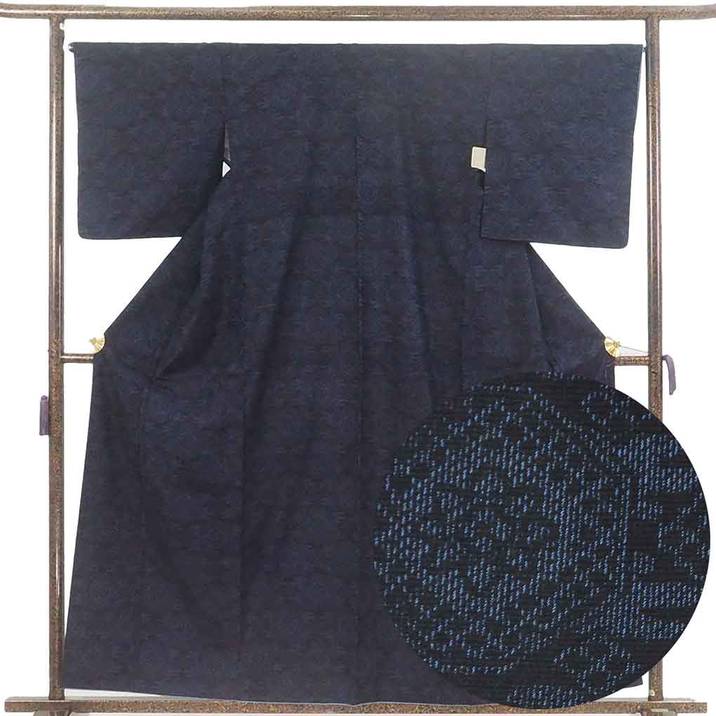 紬 リサイクル着物 身丈160cm 裄67cm 前幅25.5cm 後幅30cm 袖丈49cm 袖幅34cm レディース 袷 蜀江 裄長 裄Lサイズ 秋冬春用 正絹（シルク）ネイビー 美品 リメイク リユース【ランクA】