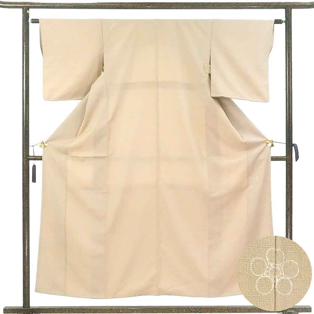 紬 リサイクル着物 身丈155cm 裄62cm 前幅23cm 後幅28cm 袖丈47cm 袖幅32cm レディース 袷 無地 裄Sサイズ 秋冬春用 正絹（シルク）ベージュ やや難 リメイク リユース【ランクB】