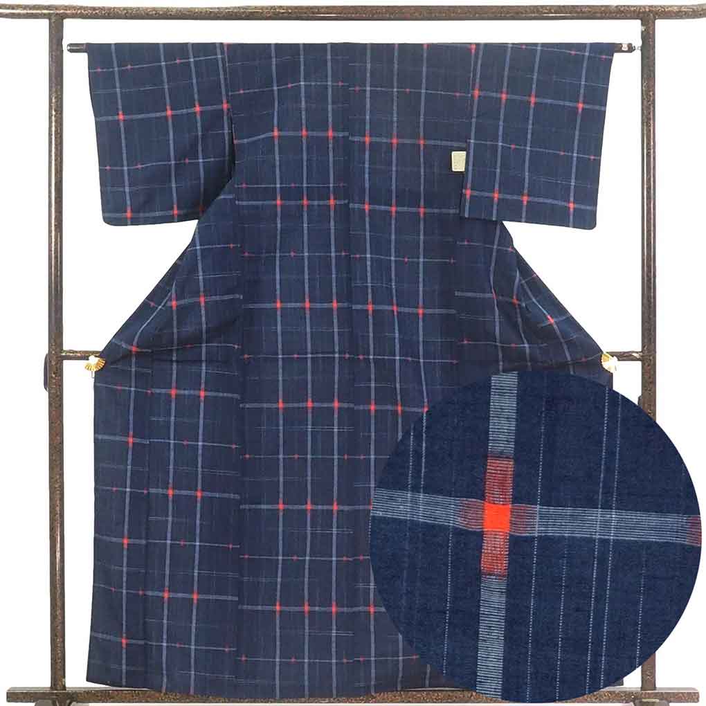 紬 リサイクル着物 身丈161cm 裄62cm 前幅22cm 後幅28cm 袖丈47cm 袖幅32cm レディース 単衣 格子 裄Sサイズ 初夏・初秋用 正絹（シルク）ネイビー 美品 リメイク リユース【ランクA】