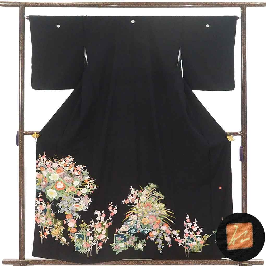 黒留袖 リサイクル着物 身丈160cm 裄66cm 前幅24cm 後幅30cm 袖丈49cm 袖幅33.5cm レディース 花柄 裄長 裄M-Lサイズ 年中着用可 正絹（シルク）ブラック やや難 リメイク リユース【ランクB】