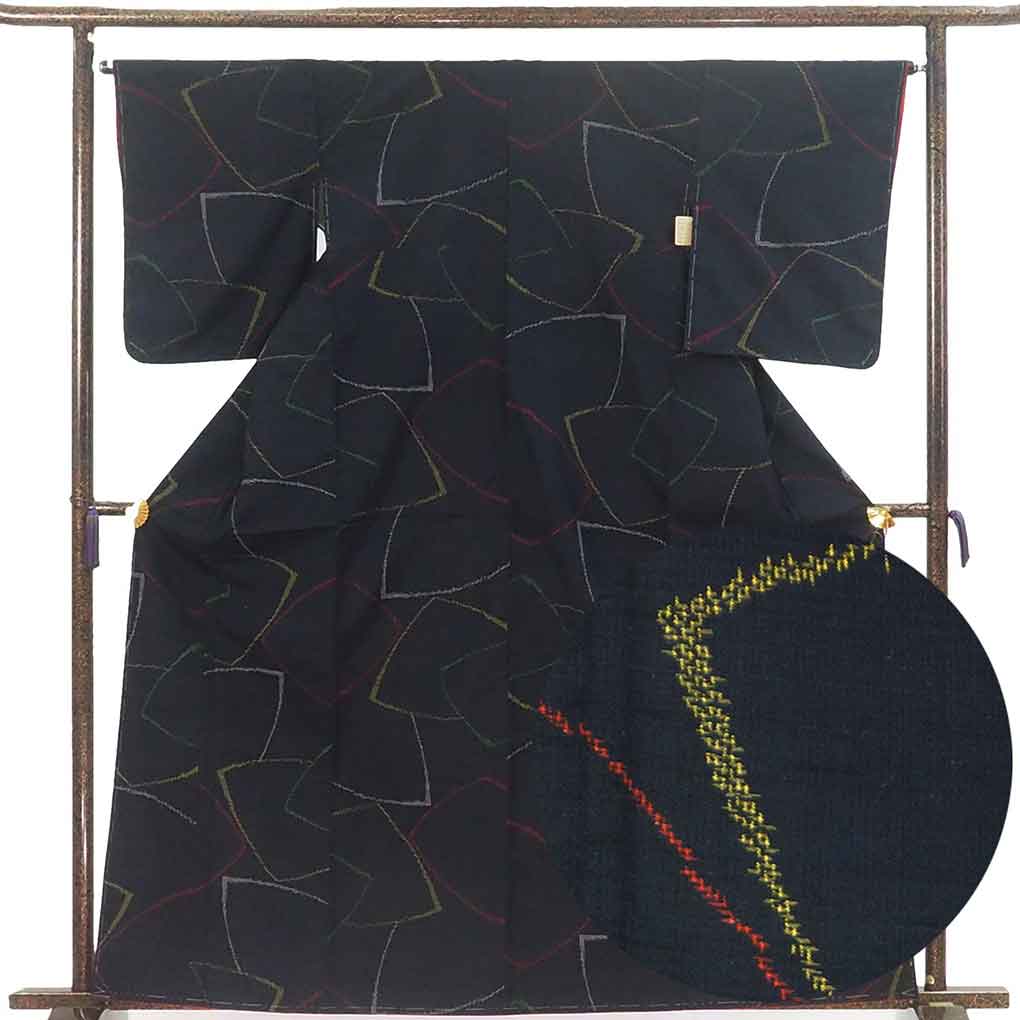 紬 リサイクル着物 身丈163cm 裄64cm 前幅22.5cm 後幅30cm 袖丈53cm 袖幅32cm レディース 袷 絣模様 裄Mサイズ 秋冬春用 正絹（シルク）ネイビー 未使用品 リメイク リユース【ランクS】