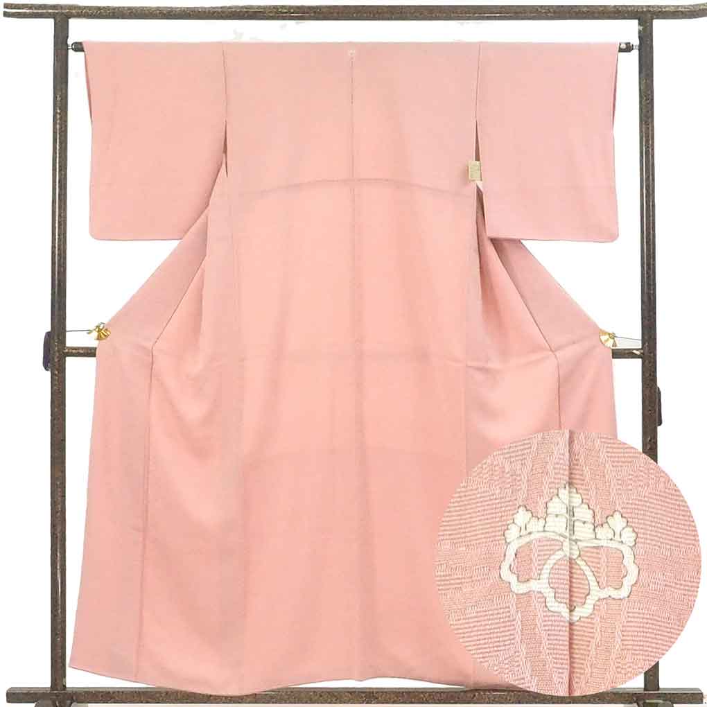色無地 リサイクル着物 身丈158cm 裄64cm 前幅25cm 後幅30.5cm 袖丈49cm 袖幅32.5cm レディース 袷 連続模様 裄Mサイズ 秋冬春用 正絹（シルク）ピンク 美品 リメイク リユース【ランクA】
