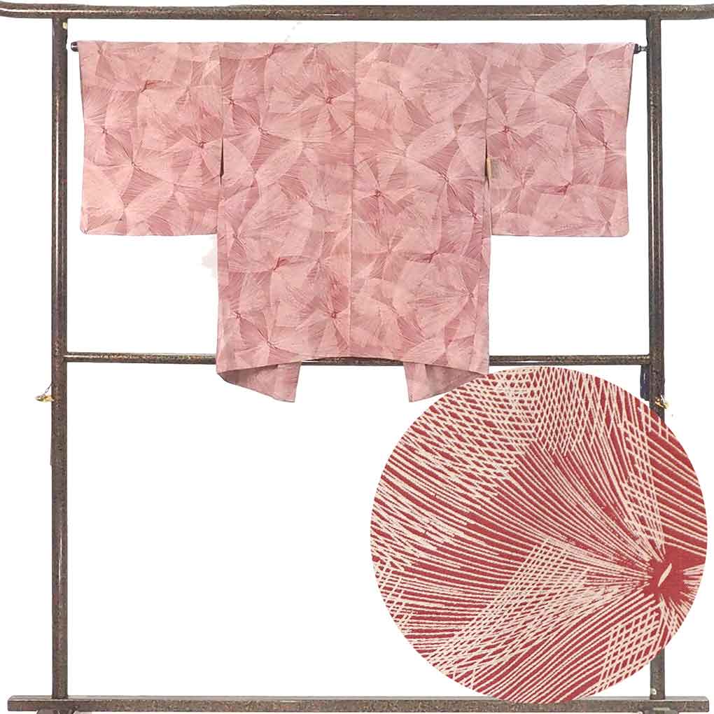 羽織 リサイクル着物 羽織丈79cm 裄66cm 袖丈47cm 袖幅33cm レディース 袷 連続模様 裄長 裄M-Lサイズ 秋冬春用 正絹（シルク）ピンク やや難 リメイク リユース【ランクB】