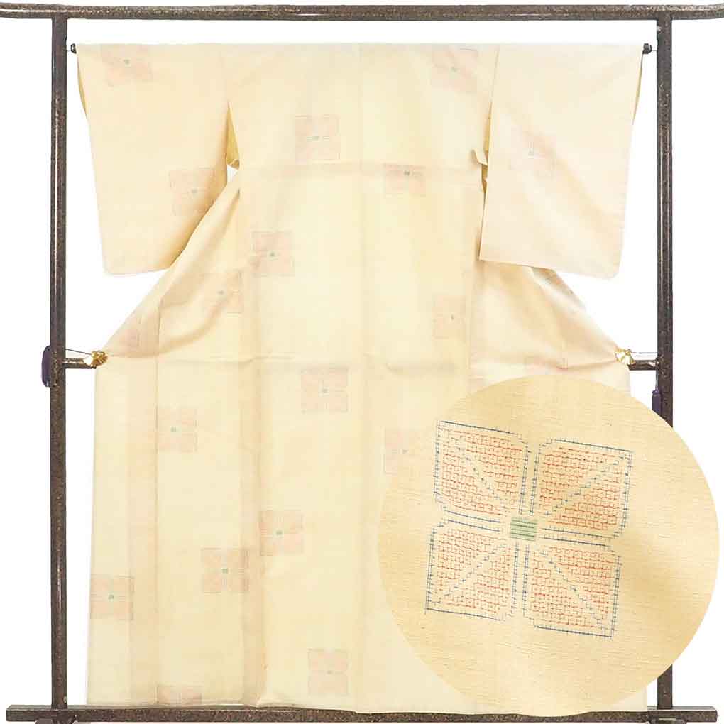 紬 リサイクル着物 身丈161cm 裄66cm 前幅24.5cm 後幅30cm 袖丈56cm 袖幅32cm レディース 単衣 絣模様 裄長 裄M-Lサイズ 初夏・初秋用 正絹（シルク）ホワイト 美品 リメイク リユース【ランクA】