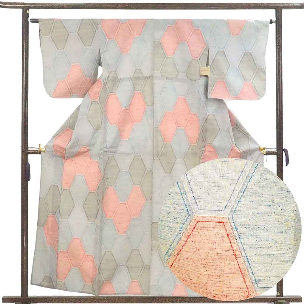 紬 リサイクル着物 身丈159cm 裄63cm 前幅24.5cm 後幅30cm 袖丈49cm 袖幅32cm レディース 単衣 亀甲 裄Mサイズ 初夏・初秋用 正絹（シルク）グレー 難有り リメイク リユース【ランクC】