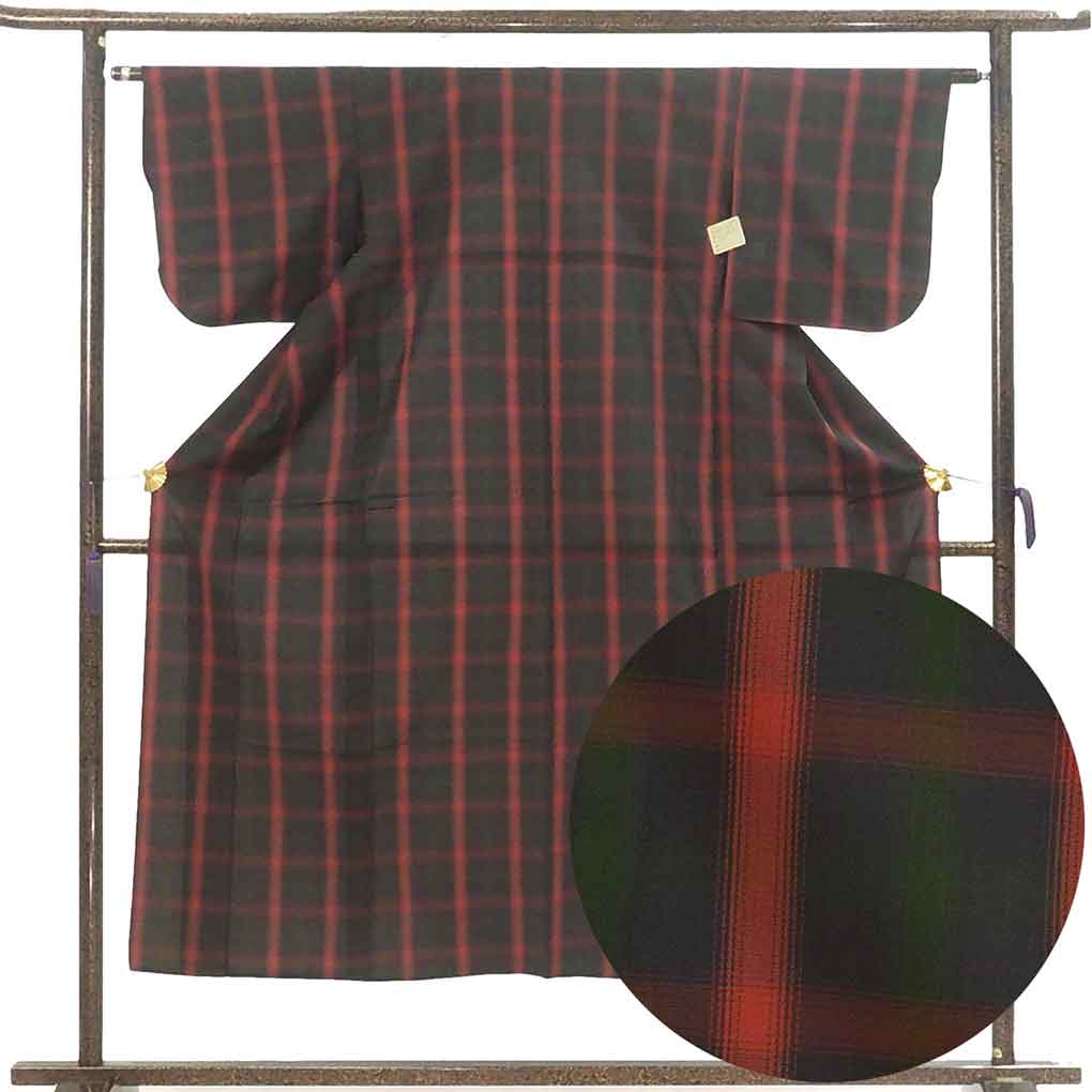 御召し リサイクル着物 身丈150cm 裄62cm 前幅23cm 後幅30cm 袖丈44cm 袖幅32cm レディース 単衣 格子 裄Sサイズ 初夏・初秋用 正絹（シルク）ブラック やや難 リメイク リユース【ランクB】