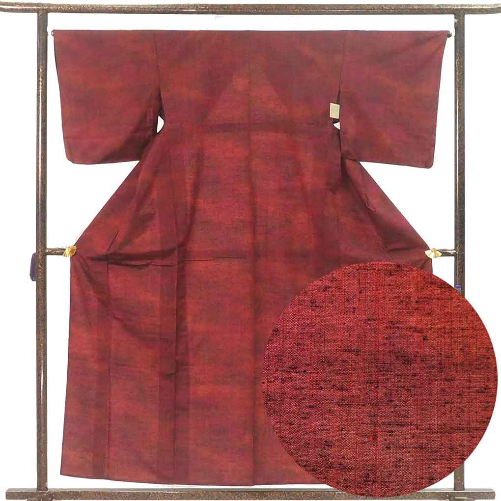 紬 リサイクル着物 身丈158cm 裄65cm 前幅24cm 後幅29cm 袖丈48cm 袖幅33cm レディース 単衣 無地 裄Mサイズ 初夏・初秋用 正絹（シルク）レッド 美品 リメイク リユース【ランクA】