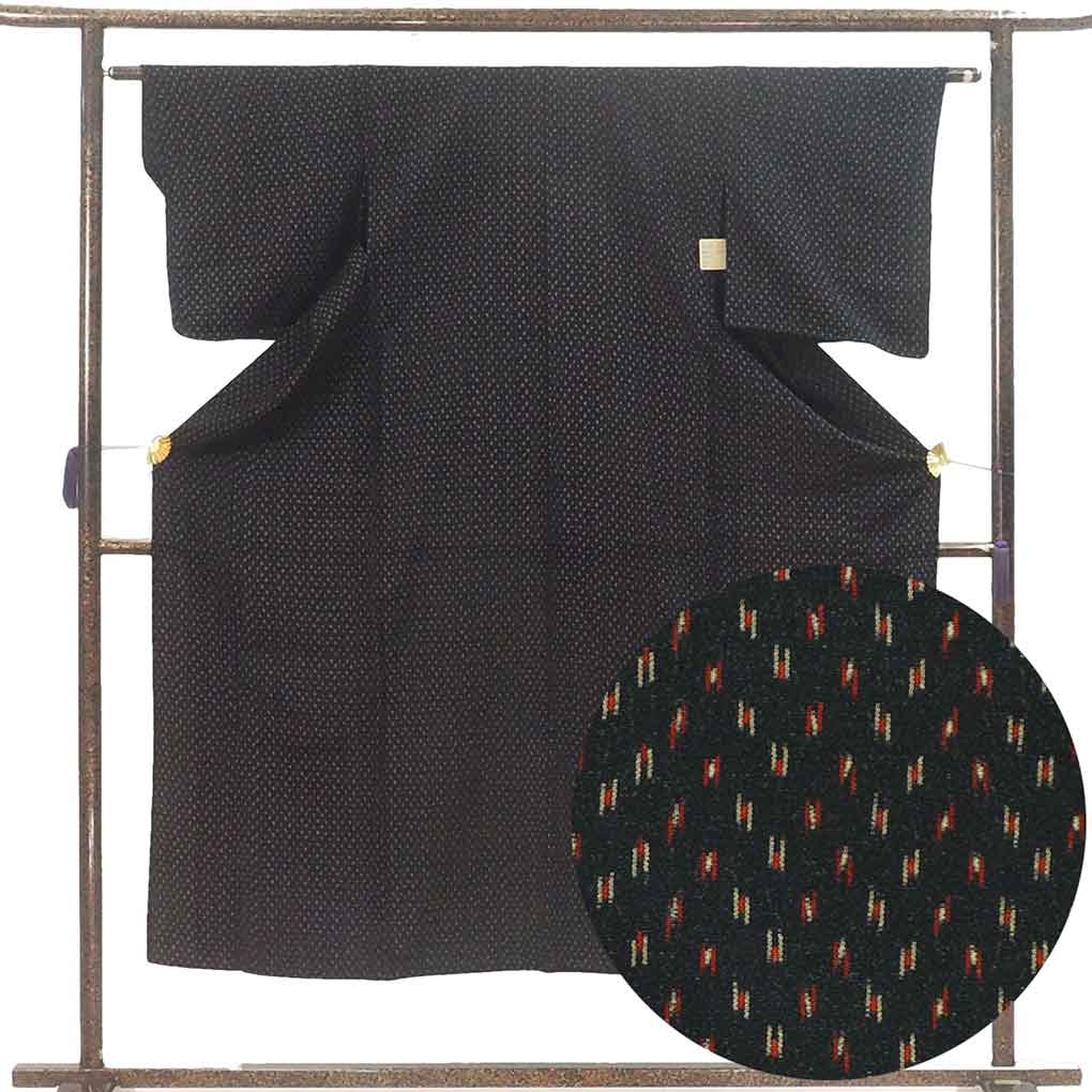 御召し リサイクル着物 身丈149cm 裄63cm 前幅23cm 後幅28cm 袖丈47cm 袖幅33cm レディース 単衣 絣模様 裄Mサイズ 初夏・初秋用 正絹（シルク）ブラック 美品 リメイク リユース【ランクA】
