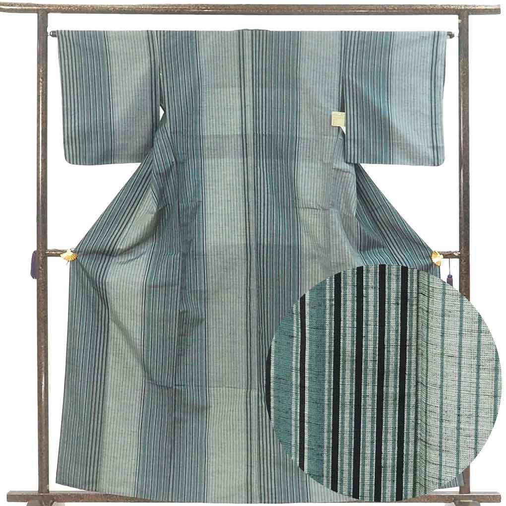 紬 リサイクル着物 身丈160cm 裄64cm 前幅24cm 後幅30cm 袖丈47cm 袖幅33cm レディース 単衣 縞 裄Mサイズ 初夏・初秋用 正絹（シルク）グレー 美品 リメイク リユース【ランクA】