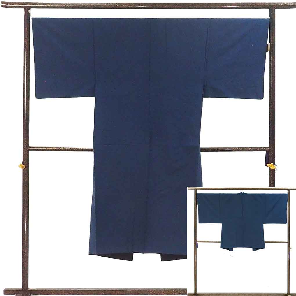 男物アンサンブル リサイクル着物 羽織丈84cm 身丈135cm 裄68cm 前幅25cm 後幅30.5cm 袖丈47cm 袖幅35cm メンズ 袷 無地 裄長 裄Lサイズ 秋冬春用 正絹（シルク）ネイビー 未使用品 リメイク リユース【ランクS】
