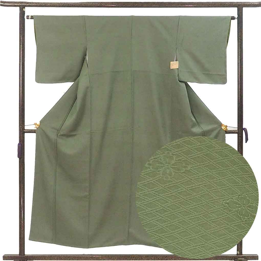 色無地 リサイクル着物 身丈154cm 裄63cm 前幅23.5cm 後幅28cm 袖丈45cm 袖幅32cm レディース 袷 花菱 裄Mサイズ 秋冬春用 正絹（シルク）グリーン やや難 リメイク リユース【ランクB】