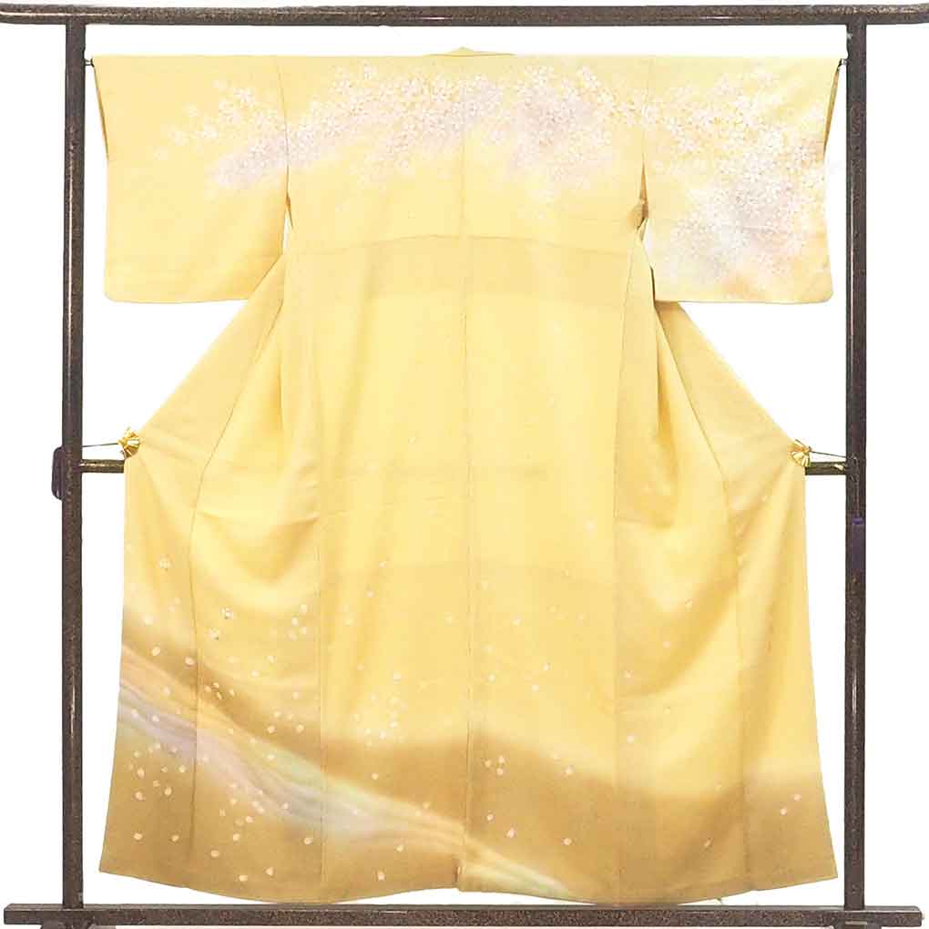 訪問着 リサイクル着物 身丈157cm 裄65cm 前幅25cm 後幅30cm 袖丈46cm 袖幅32cm レディース 袷 桜 裄Mサイズ 秋冬春用 正絹（シルク）イエロー やや難 リメイク リユース【ランクB】