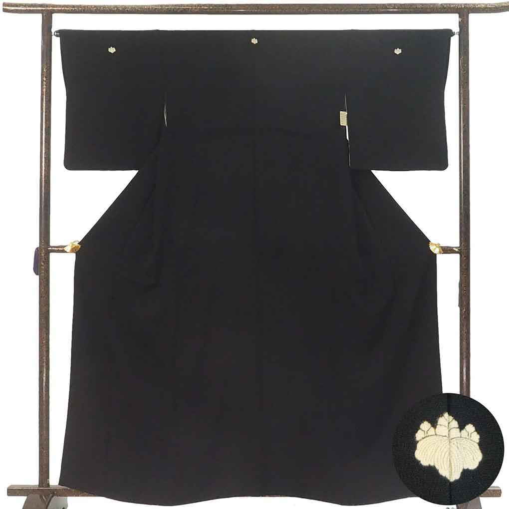 喪服（黒紋付） リサイクル着物 身丈161cm 裄66cm 前幅23.5cm 後幅30cm 袖丈49cm 袖幅33cm レディース 袷 無地 裄長 裄M-Lサイズ 秋冬春用 正絹（シルク）ブラック やや難 リメイク リユース【ランクB】