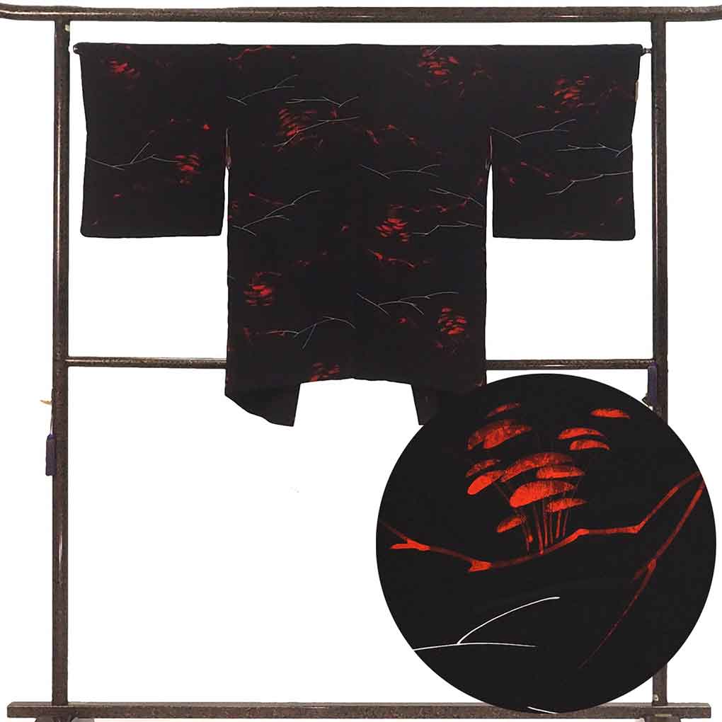 羽織 リサイクル着物 羽織丈83cm 裄66cm 袖丈46cm 袖幅34cm レディース 袷 松 裄長 裄M-Lサイズ 秋冬春用 正絹（シルク）ブラック 美品 リメイク リユース【ランクA】