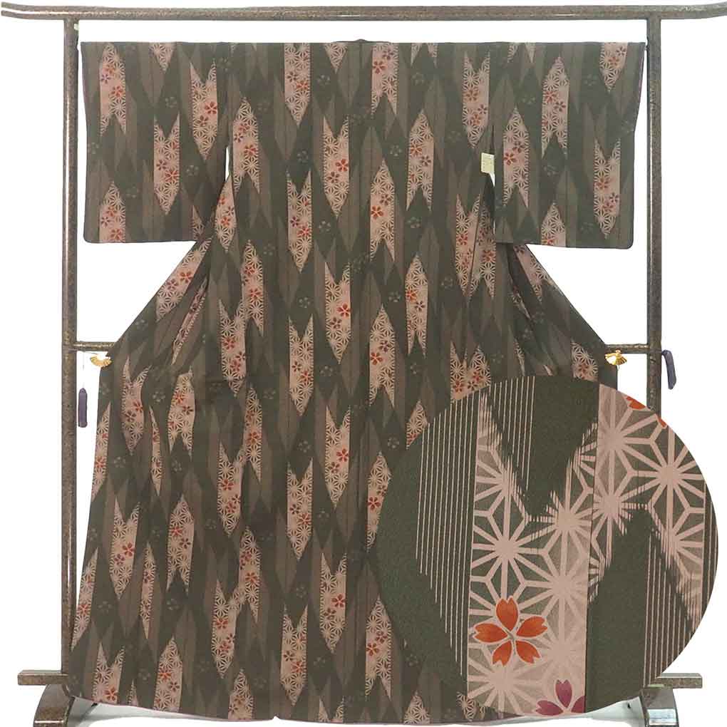 小紋 リサイクル着物 身丈169cm 裄67cm 前幅24cm 後幅30cm 袖丈50cm 袖幅33cm レディース 袷 矢絣 裄長 裄Lサイズ 秋冬春用 ポリエステル ブラウン トールサイズ 美品 リメイク リユース【ランクA】