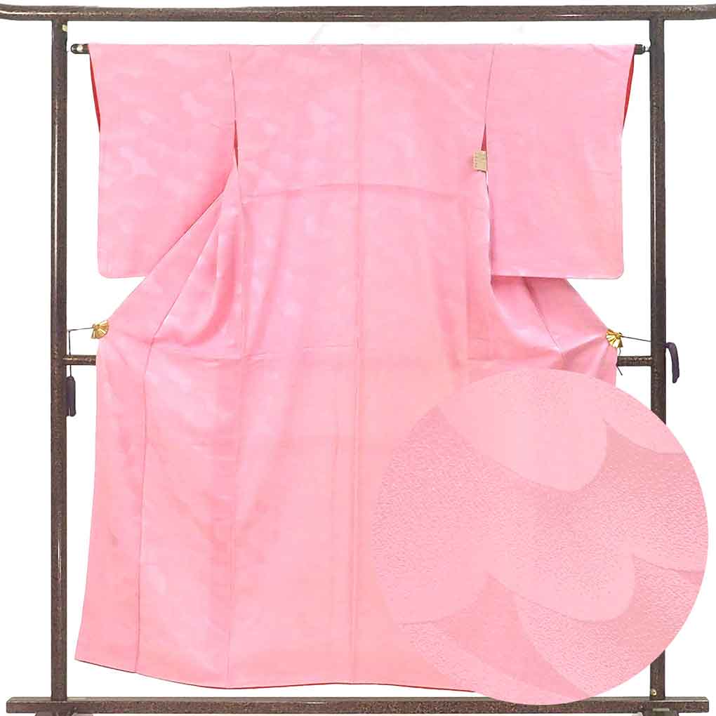 色無地 リサイクル着物 身丈156cm 裄64cm 前幅22.5cm 後幅29cm 袖丈57cm 袖幅32cm レディース 袷 松 裄Mサイズ 秋冬春用 ポリエステル ピンク やや難 リメイク リユース【ランクB】