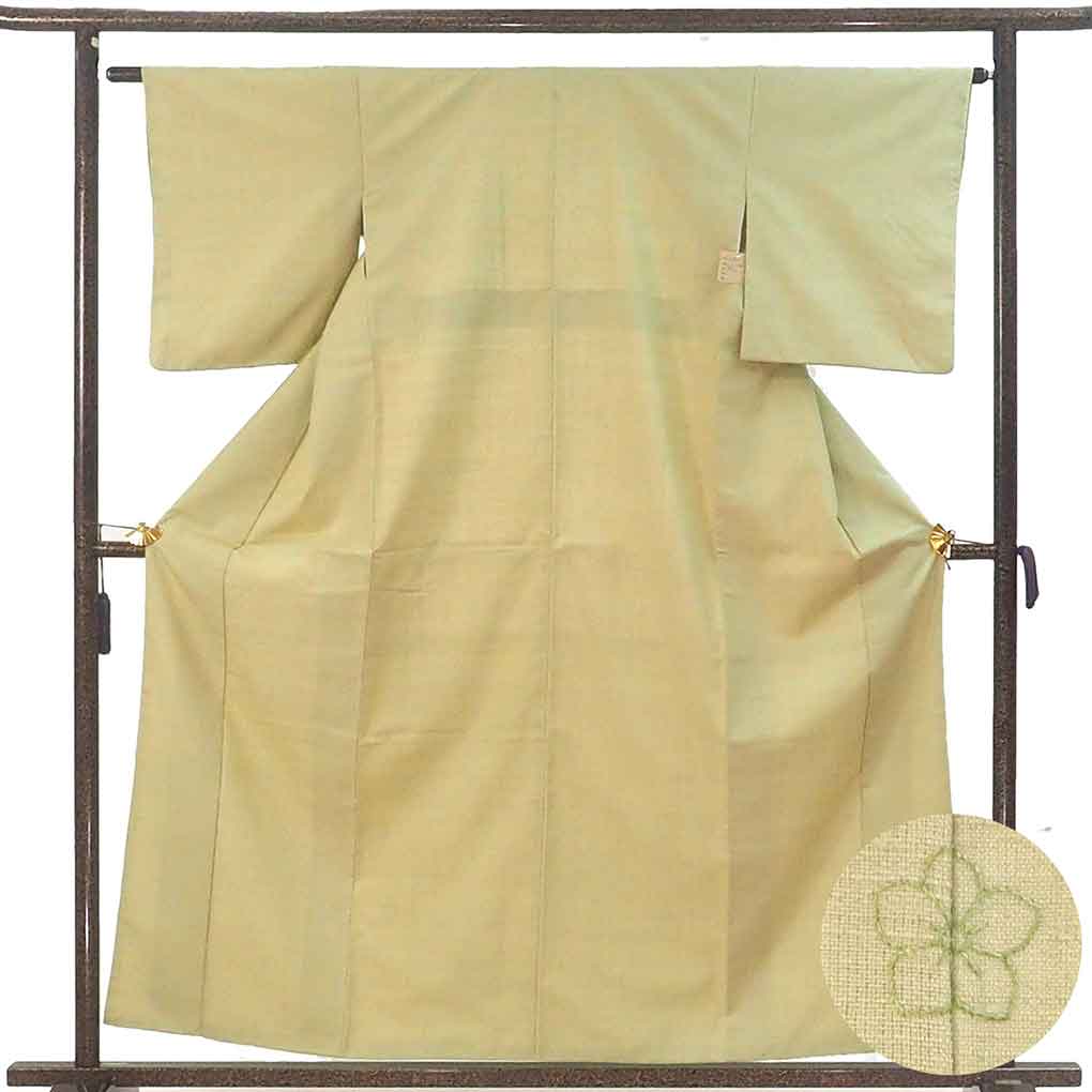 紬 リサイクル着物 身丈159cm 裄63cm 前幅23cm 後幅30cm 袖丈49cm 袖幅32cm レディース 袷 無地 裄Mサイズ 秋冬春用 正絹（シルク）グリーン 美品 リメイク リユース【ランクA】